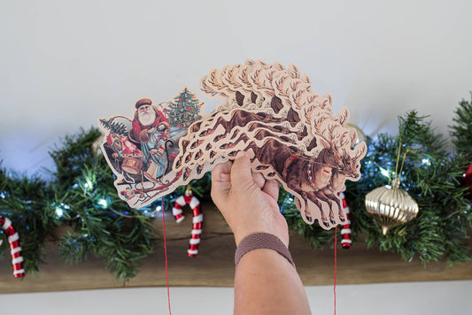 SANTA SLEIGH GARLAND